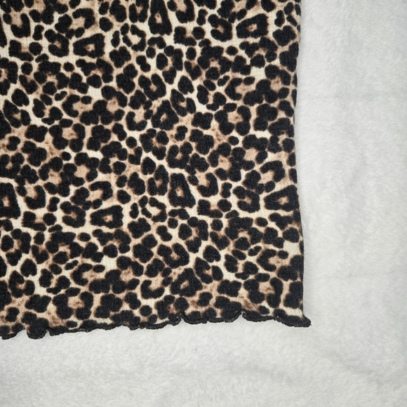 American Eagle Cheetah Print Baby Tee - Picture 3 of 4